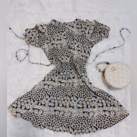 NEW White Daisy Summer Dress - Picture 2 of 3